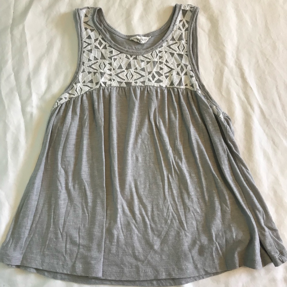 gray tank top